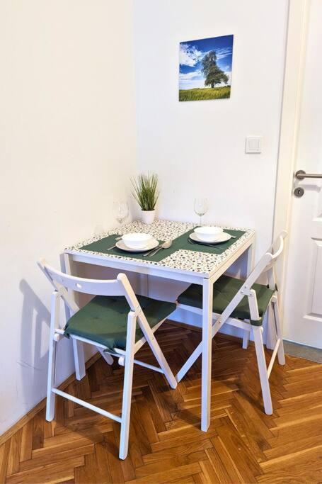 Cozy Ensuite Room In Zagreb Center מראה חיצוני תמונה