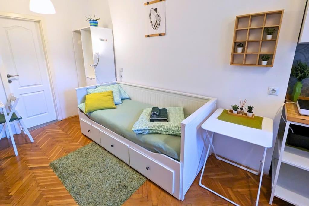 Cozy Ensuite Room In Zagreb Center מראה חיצוני תמונה